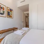 178 Stunning Parliament Views - By Feeling Apartment