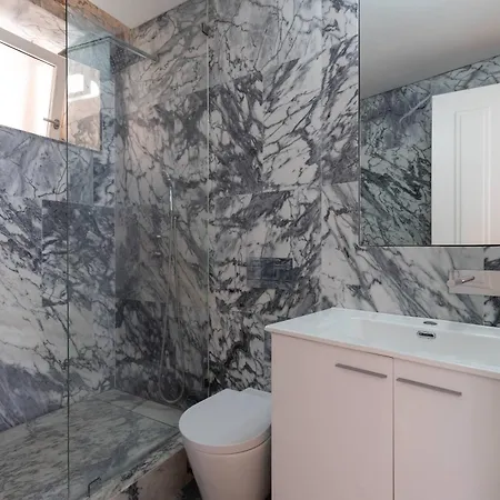 Apartment 178 Stunning Parliament Views - By Feeling Lisbon