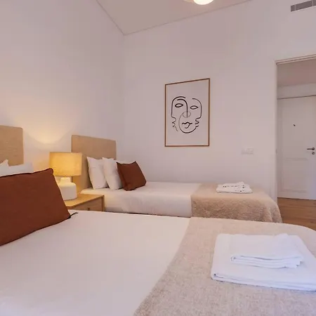 178 Stunning Parliament Views - By Feeling