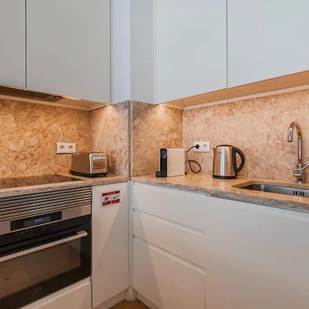 Apartment 178 Stunning Parliament Views - By Feeling Lisbon