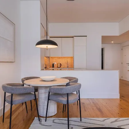 178 Stunning Parliament Views - By Feeling