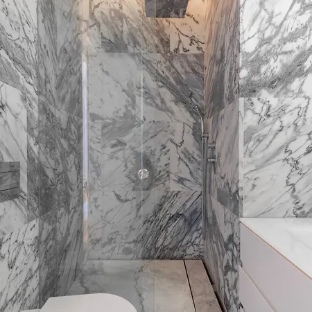 178 Stunning Parliament Views - By Feeling