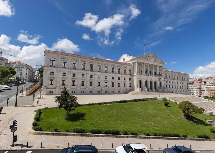 178 Stunning Parliament Views - By Feeling