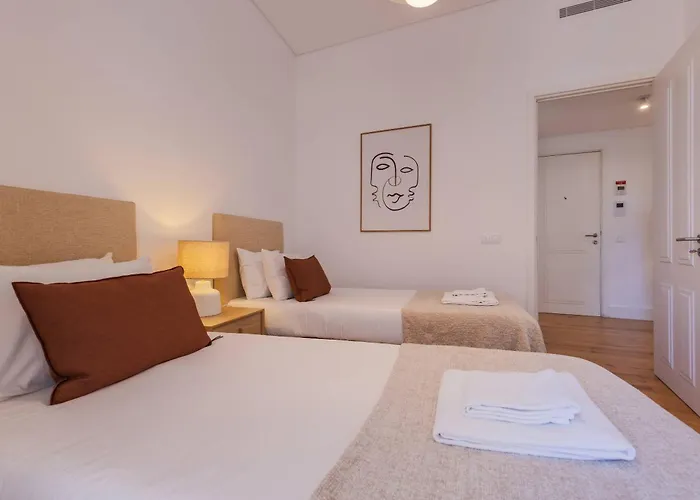 178 Stunning Parliament Views - By Feeling