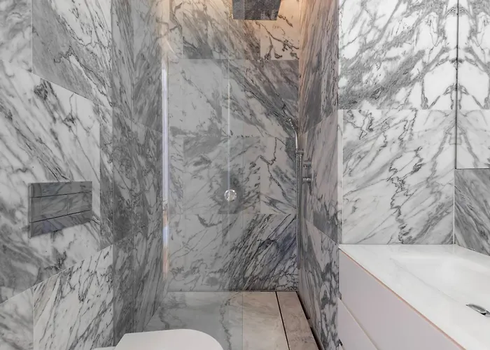 178 Stunning Parliament Views - By Feeling