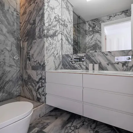 178 Stunning Parliament Views - By Feeling Lisboa